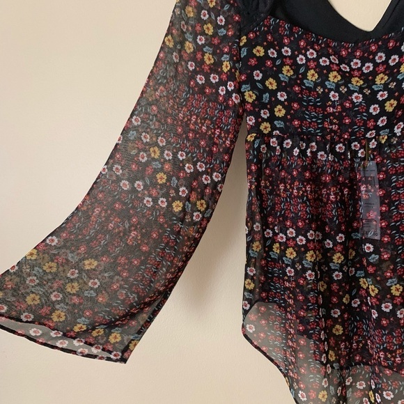 NWT BCBGeneration Floral Top Lace Trim,V-Neck,Black-Multi,Bell Sleeve,Size 2 - Picture 7 of 15